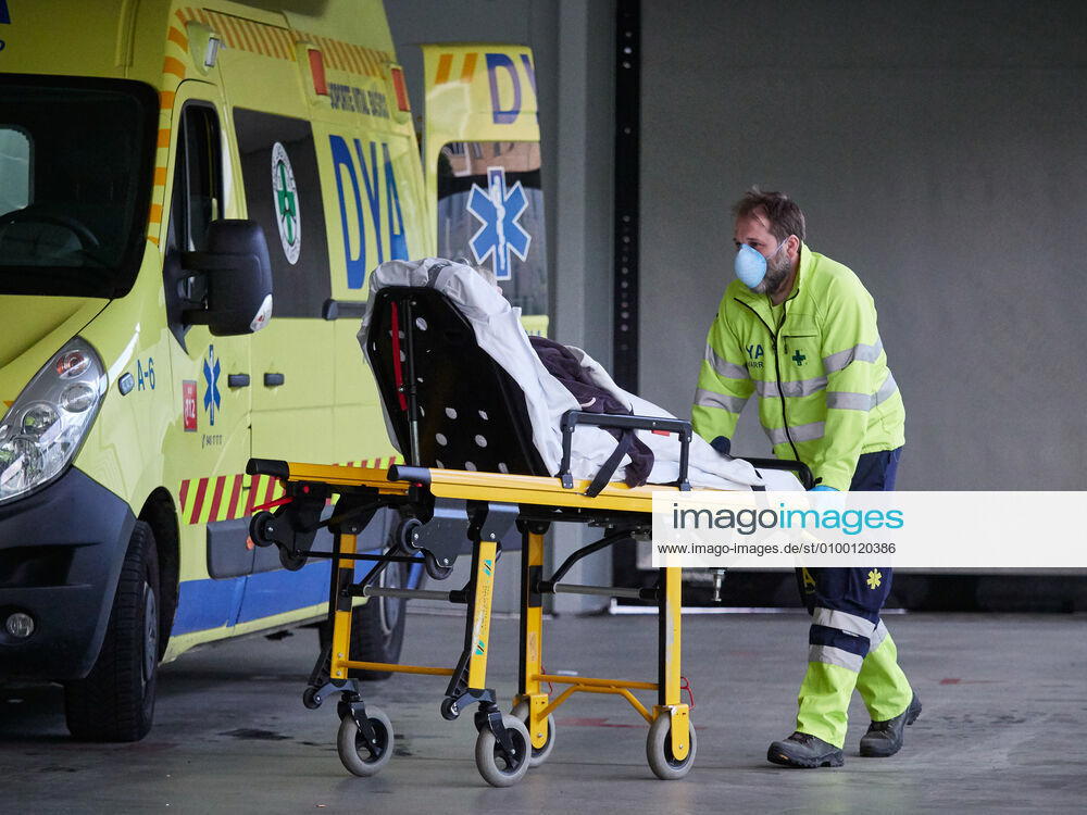 Members of a DYA Navarra ambulance proceed to the transfer of a patient in the Hospital Complex of Navarra during a Covid-19 Pandemic on April 28, 2020 in Pamplona, Navarra, Spain Pamplona SPAIN - ZUMAa181 20200428_zaa_a181_055