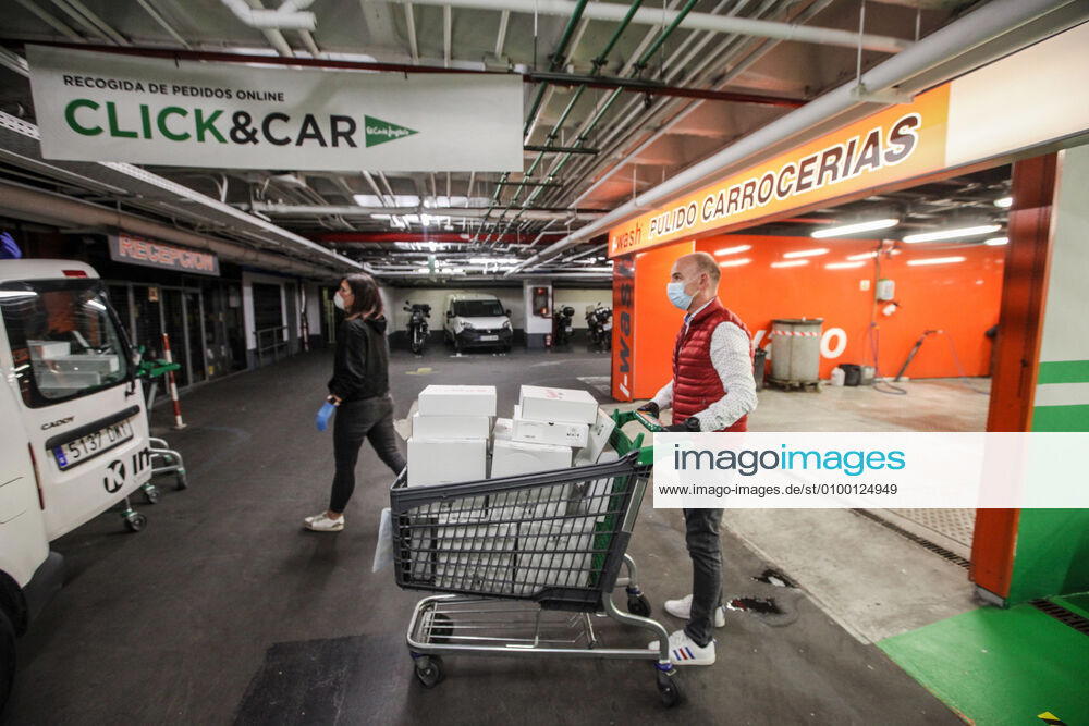 April 28, 2020 (Malaga) The Association Altamar de Malaga receives food and basic necessities in the Corteingles to be distributed to families with few resources due to the coronavirus crisis - ZUMAc161 20200428_zap_c161_050