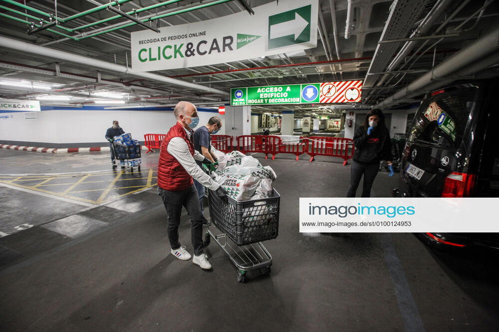 April 28, 2020 (Malaga) The Association Altamar de Malaga receives food and basic necessities in the Corteingles to be distributed to families with few resources due to the coronavirus crisis - ZUMAc161 20200428_zap_c161_052