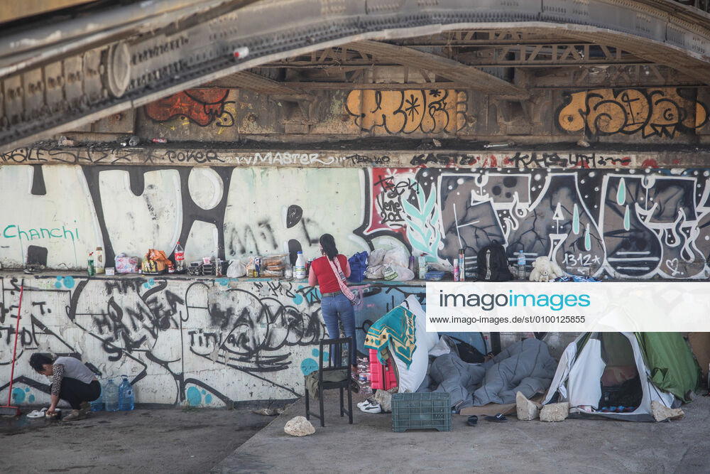 28 April 2020 (Malaga) homeless and homeless people are living and settling under bridges due to the Coronavirus crisis in Malaga in extreme poverty - ZUMAc161 20200428_zap_c161_057