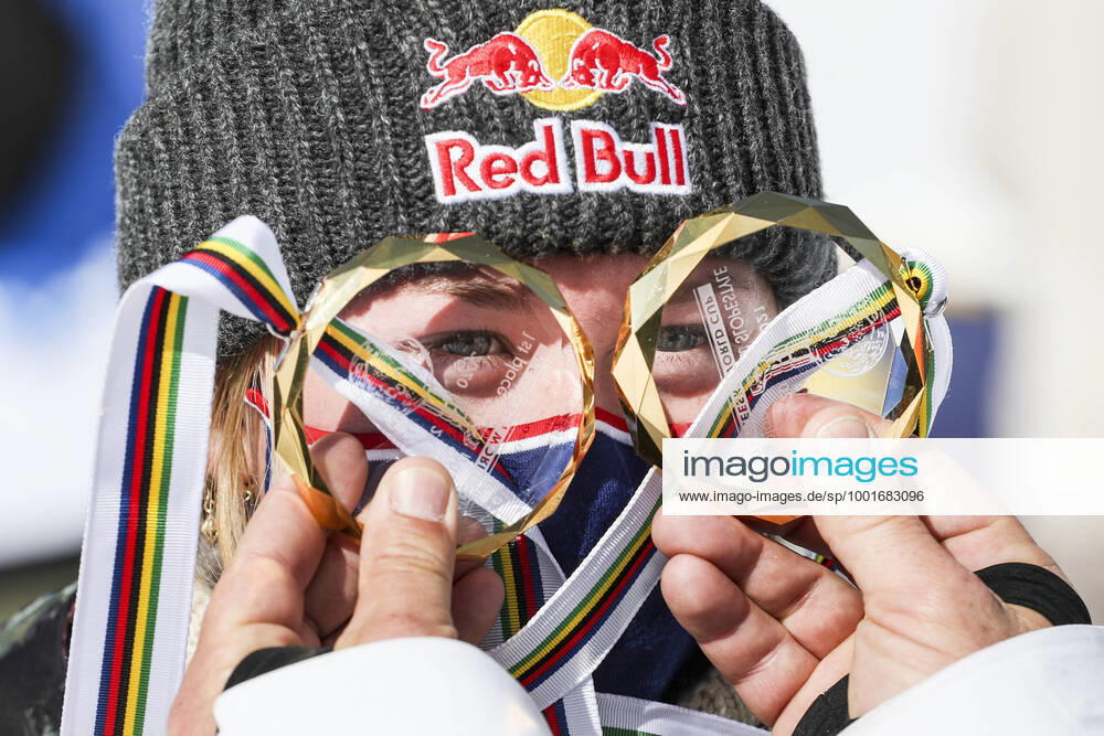 KW12 FREESTYLE SKIING - FIS WC Silvaplana SILVAPLANA,SWITZERLAND,27.MAR.21 - FREE SKI, FREESTYLE SKIING - FIS Freeski slopestyle World Cup, ladies. Image shows Tess Ledeux (FRA). Keywords: medal. GEPAxpictures xPatrickxSteiner