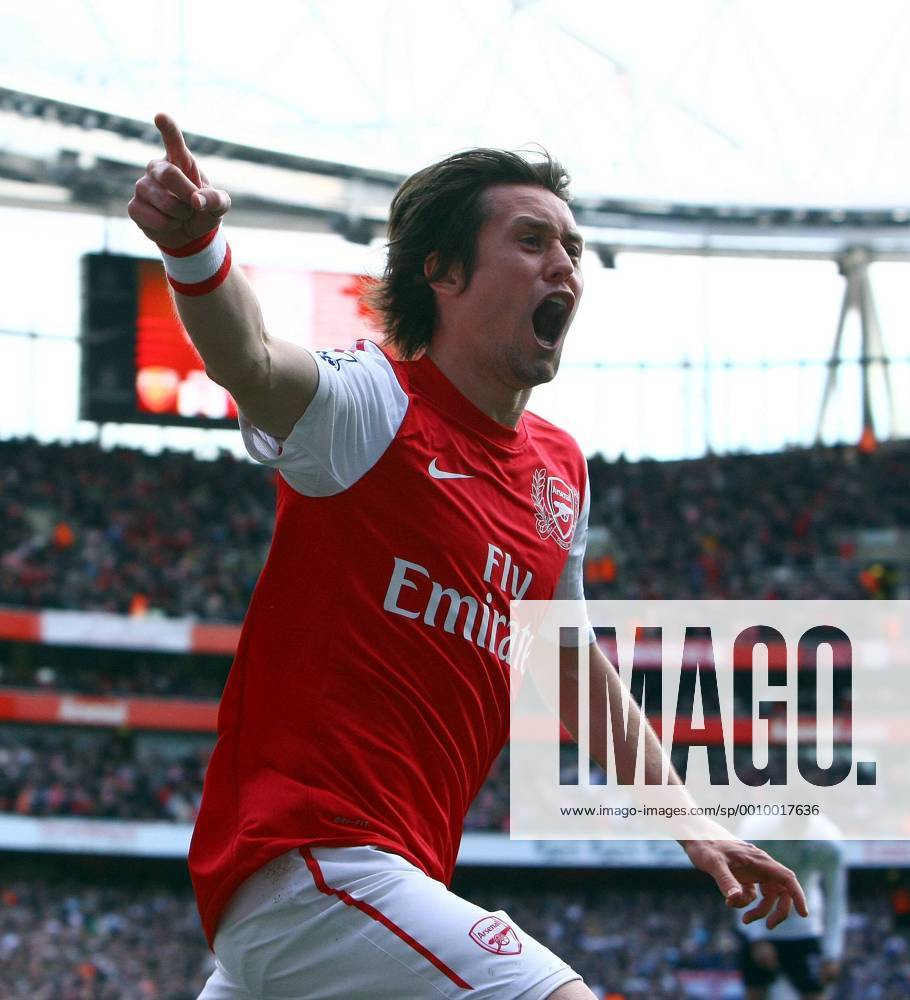 Football - Premier League - Arsenal FC London vs. Tottenham Hotspur - Arsenal s Tomas Rosicky celebrates scoring at the Emirates Stadium