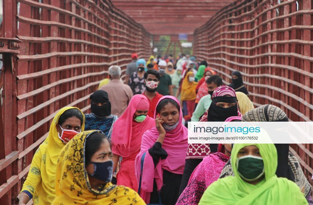 Garment workers wearing face masks as a preventive measure return to their work as garment factories reopened amid concerns over the Coronavirus (COVID-19) pandemic..More than 500 garment factories in Bangladesh that supply to global brands reopened on Monday after a month-long shutdown to curb the spread of the coronavirus. Dhaka Bangladesh - ZUMAs197 20200430_zaa_s197_030