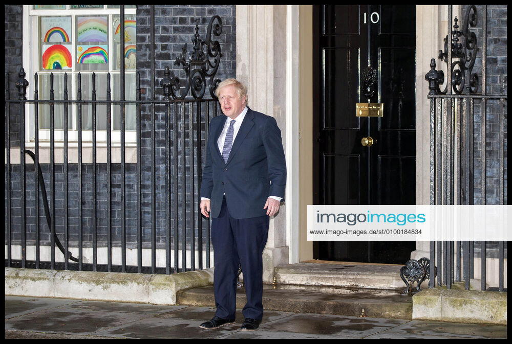 Coronavirus in Großbritannien, Boris Johnson applaudiert Pfelegekräften vor Downing Street 10 . 30 04 2020. London, United Kingdom. Clap For our Carers. PM Boris Johnson joins Clap For our Carers to thank NHS and social care workers who are on the frontline of the coronavirus battle. xMartynxWheatleyx xi-Imagesx IIM-21077-0006