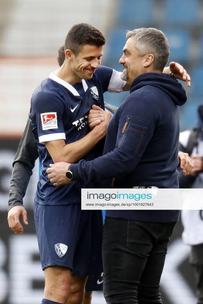 03. 04. 2021, Fussball Saison 2020 21 2. Bundesliga, 27. Spieltag, VFL Bochum : Holstein Kiel 2-1 Anthony LOSILLA (VFL) li.- und Trainer Thomas REIS (VFL) re.-