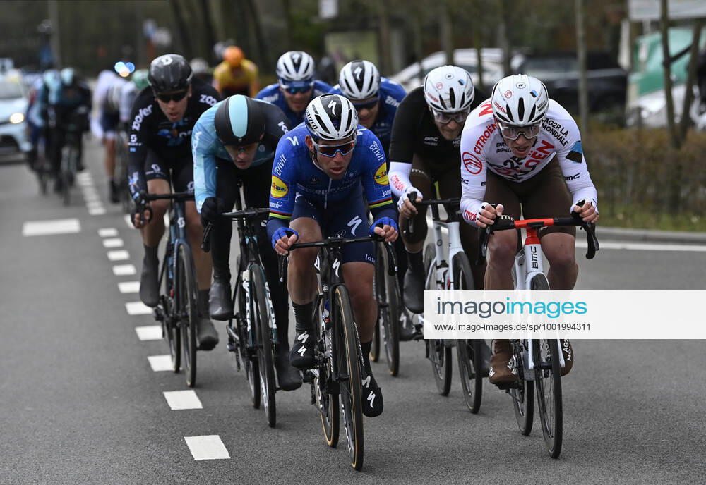 British Mark Cavendish of Deceuninck - Quick-Step (L) rides the 109h edition of the Scheldeprijs one day cycling race, 193,8 km from Terneuzen, Netherlands to Schoten, Wednesday 07 April 2021. Public is advices to stay at home and follow the cycling race on television or radio. DIRKxWAEM x05998685x