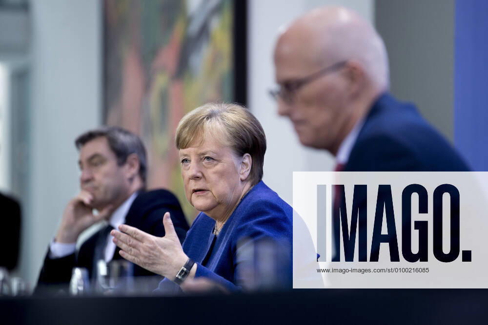 Bilder des Jahres 2020, News 04 April Angela Merkel, Press Call Coronavirus Crisis DEU, Deutschland, Germany, Berlin, 30.04.2020 Markus Soeder, Ministerpraesident von Bayern, Bundeskanzlerin Angela Merkel und Peter Tschentscher, Buergermeister von Hamburg, waehrend der Pressekonferenz nach der Telefonschaltkonferenz mit den Regierungschefs der Laender zu Massnahmen zur Eindaemmung der Covid-19 Epidemie im Bundeskanzleramt in Berlin. Markus Soeder, Bavaria s State Premier, German Chancellor Angela Merkel and and Peter Tschentscher, Mayor of Hamburg (f.l.t.r.) speaks to the media at the Chancellery Office following a telephone conference call with leaders of the Federal states on the restrictions during the novel coronavirus COVID-19 pandemic coronavirus crisis on April 30, 2020 in Berlin, Germany. Germany has begun easing lockdown measures in a careful attempt to raise econom