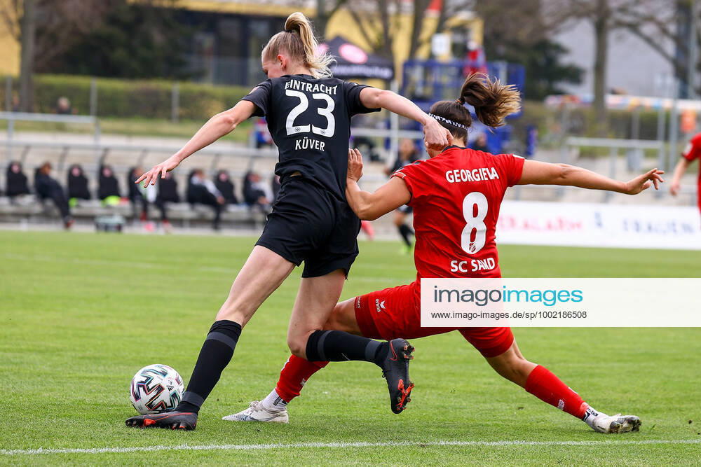 FLYERALARM Frauen-Bundesliga Eintracht Frankfurt - SC Sand v.l., Camilla Küver (Eintracht Frankfurt), Marina Georgieva (SC Sand),Zweikampf, Action, Aktion, Battles for the Ball Foto: Joaquim Ferreira