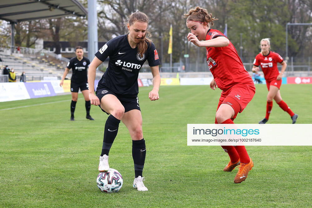 FLYERALARM Frauen-Bundesliga Eintracht Frankfurt - SC Sand v.l., Lara Prasnikar (Eintracht Frankfurt), Myrthe Moorrees (SC Sand), Zweikampf, Action, Aktion, Battles for the Ball Foto: Joaquim Ferreira