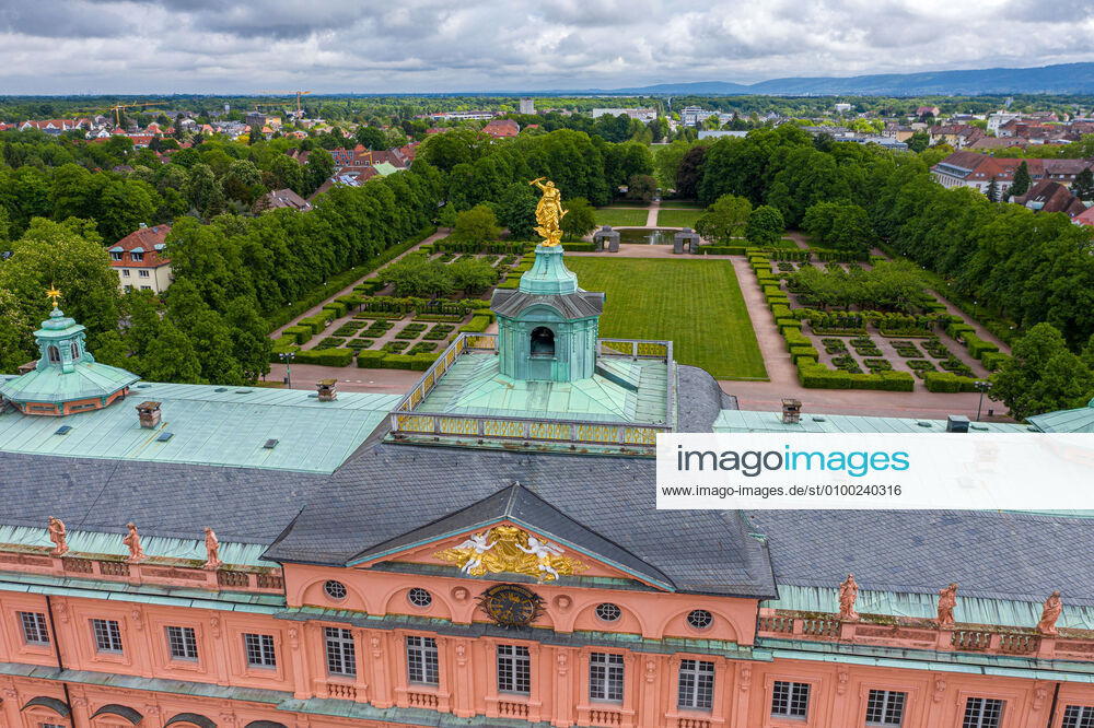 Luftbild_Rastatt am 04.05.2020 in Rastatt (Innenstadt), Germany Das Residenzschloss Rastatt. Rastatt Innenstadt Baden-Württemberg Germany