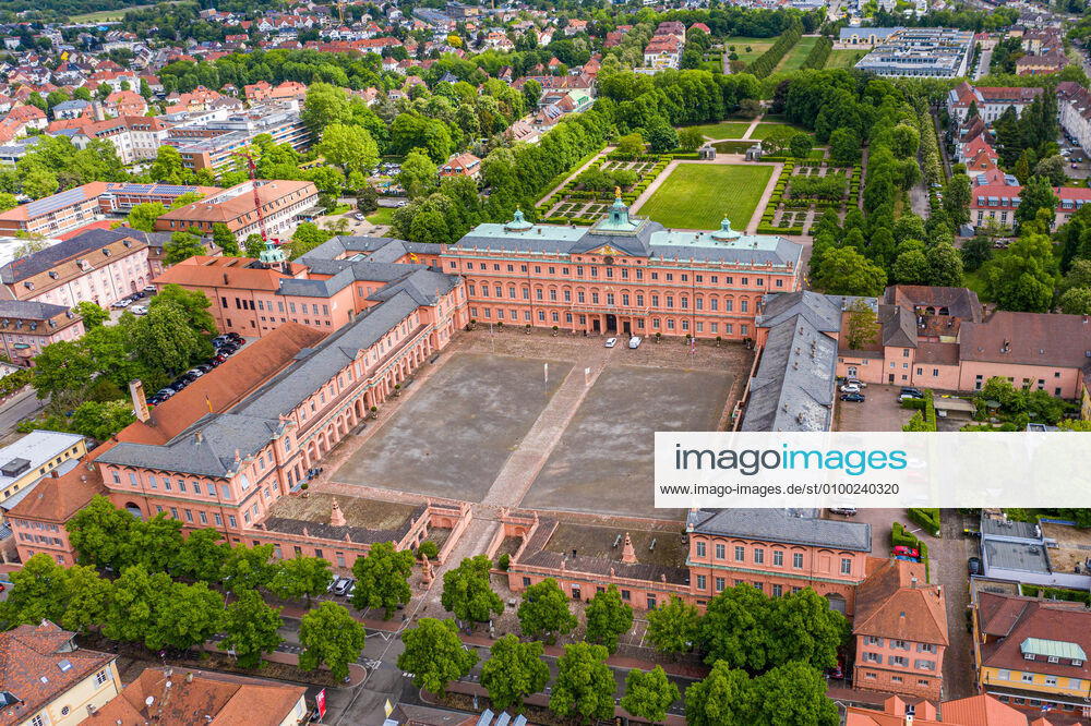 Luftbild_Rastatt am 04.05.2020 in Rastatt (Innenstadt), Germany Das Residenzschloss Rastatt. Rastatt Innenstadt Baden-Württemberg Germany