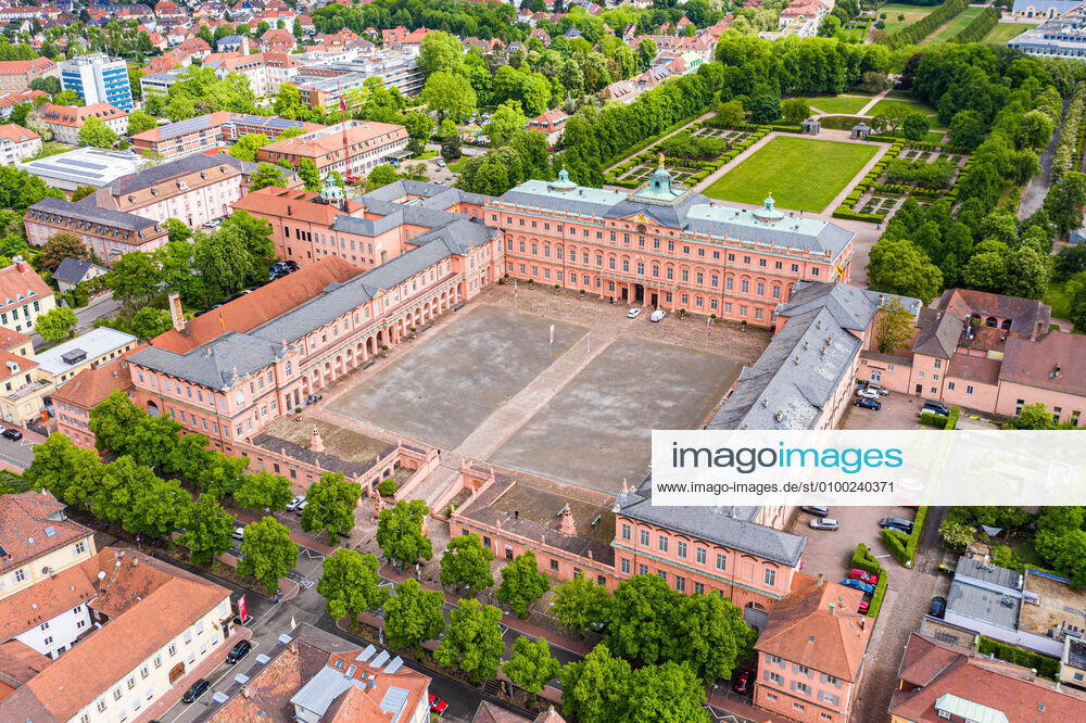 Luftbild_Rastatt am 04.05.2020 in Rastatt (Innenstadt), Germany Das Residenzschloss Rastatt. Rastatt Innenstadt Baden-Württemberg Germany