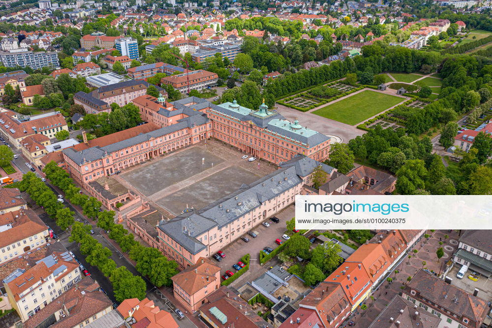 Luftbild_Rastatt am 04.05.2020 in Rastatt (Innenstadt), Germany Das Residenzschloss Rastatt. Rastatt Innenstadt Baden-Württemberg Germany