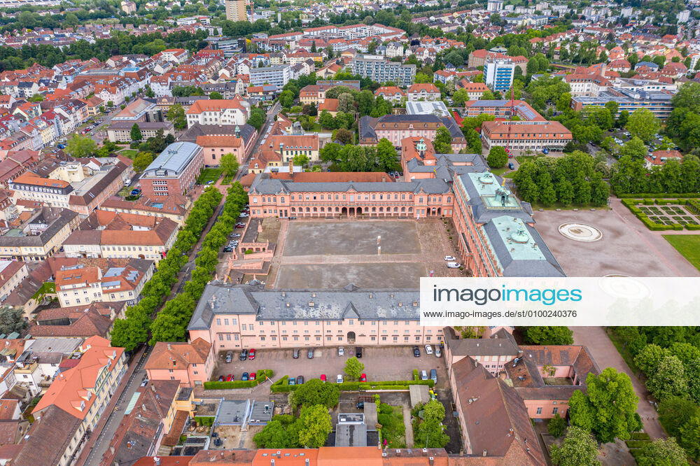 Luftbild_Rastatt am 04.05.2020 in Rastatt (Innenstadt), Germany Das Residenzschloss Rastatt. Rastatt Innenstadt Baden-Württemberg Germany