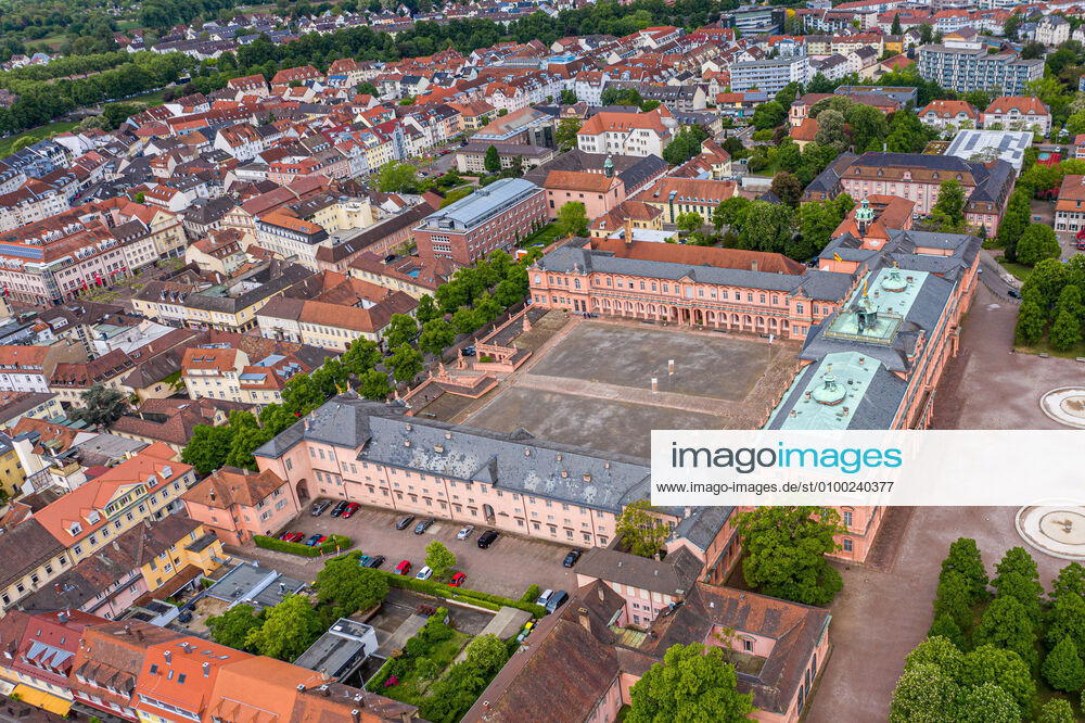 Luftbild_Rastatt am 04.05.2020 in Rastatt (Innenstadt), Germany Das Residenzschloss Rastatt. Rastatt Innenstadt Baden-Württemberg Germany