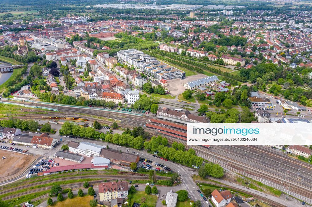Luftbild_Rastatt am 04.05.2020 in Rastatt (Innenstadt), Germany Der Bahnhof in Rastatt. Rastatt Innenstadt Baden-Württemberg Germany
