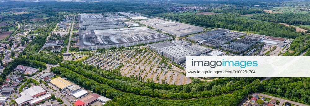 Luftbild_Rastatt am 04.05.2020 in Rastatt (Innenstadt), Germany Blick über das Mercedes Benz Werk in Rastatt. Rastatt Innenstadt Baden-Württemberg Germany