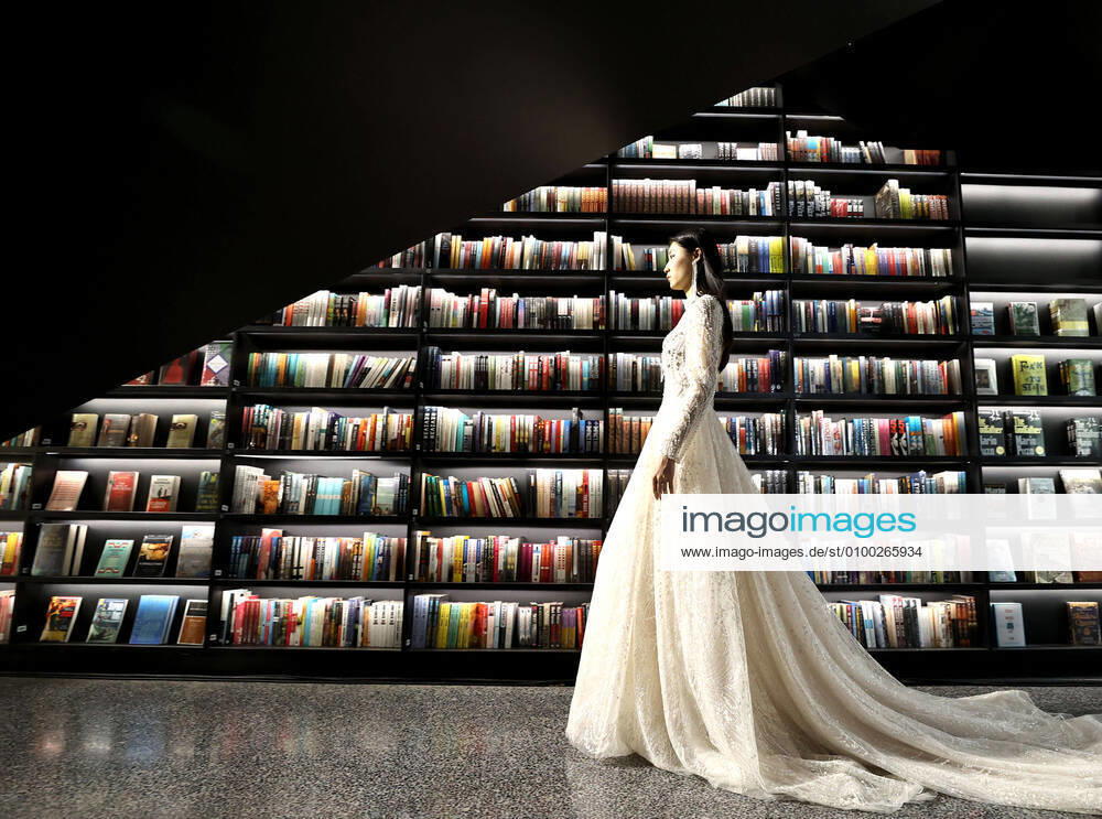 (200506) -- BEIJING, May 6, 2020 -- A model presents creations during the China Fashion Week 2020 2021 AW Collection at Pageone, a book store, in Beijing, capital of China, May 5, 2020. ) XINHUA PHOTOS OF THE DAY ChenxJianli