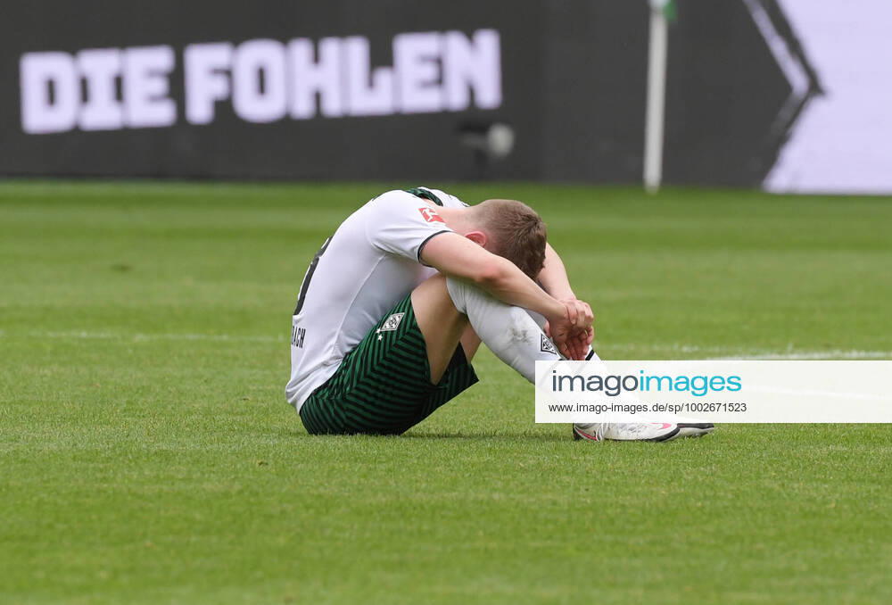 KW19 Matthias Ginter (Borussia Moenchengladbach) nach dem Abpfiff 15.05.2021, Fussball GER, Saison 2020 2021, 1. Bundesliga, 33. Spieltag, Borussia Mönchengladbach - VfB Stuttgart, , Foto: TEAM2sportphoto