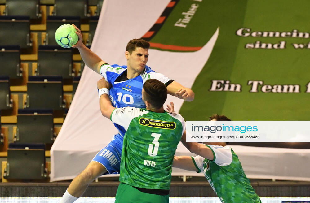 Handball, Herren, Saison 2020 2021, 1. Bundesliga (15. Spieltag), Füchse Berlin - FRISCH AUF! Göppingen, v. l. Sebastian Heymann (FRISCH AUF! Göppingen), Fabian Wiede (Füchse Berlin), Hans Lindberg (Füchse Berlin), 16.05. 2021,
