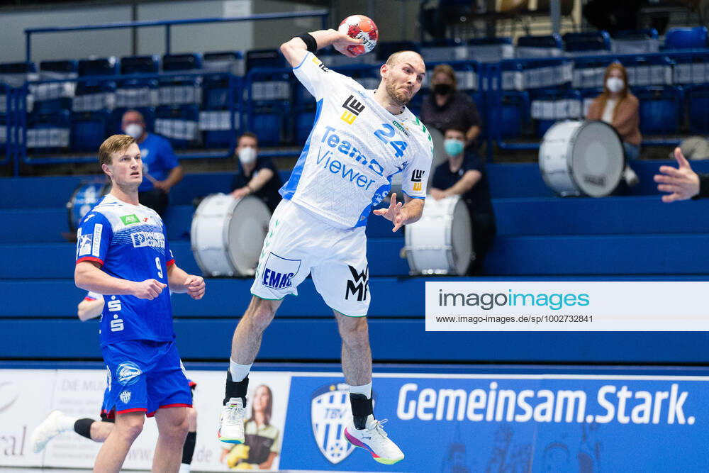 V.l. Jonathan Carlsbogard (TBV Lemgo Lippe 9), Marcel Schiller (Frisch Auf Goeppingen 24) GER, Handball, 1. Bundesliga, TBV Lemgo Lippe gegen Frisch Auf Goeppingen, 18.05.2021 Lemgo