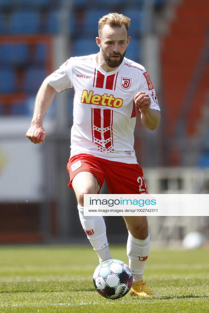 09. 05. 2021, Fussball Saison 2020 21 2. Bundesliga, 32. Spieltag, VFL Bochum : Jahn Regensburg 5-1 Jan-Marc Schneider (SSV Jahn Regensburg)