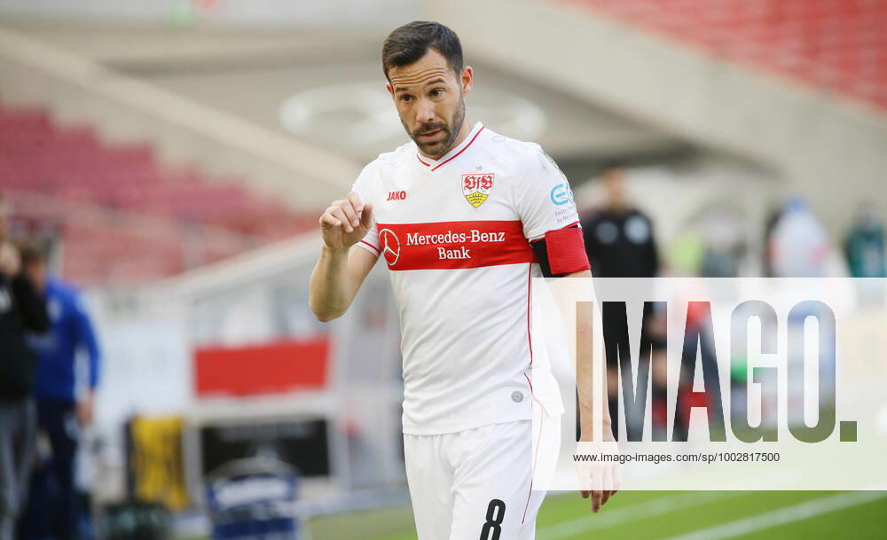 Stuttgart, Fußball Bundesliga, VfB Stuttgart vs. Arminia Bielefeld , Gonzalo Castro ( VfB ) Gemäß den Vorgaben der DFL Deutsche Fußball Liga ist es untersagt, in dem Stadion und oder vom Spiel angefertigte Fotoaufnahmen in Form von Sequenzbildern und oder videoähnlichen Fotostrecken zu verwerten bzw. verwerten zu lassen.