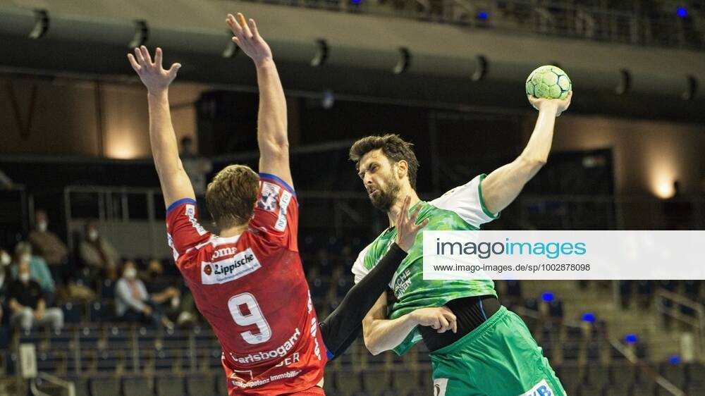 V.l. Jonathan Carlsbogard - TBV Lemgo Lippe 9, Marko Kopljar - Fuechse, Fuechse Berlin vs TBV Lemgo Lippe, Max Schmeling Halle, HBL - Bundesliga, 27.05.21, GER, Berlin, 27.05.21, HBL, Fuechse Berlin vs TBV Lemgo Lippe Berlin