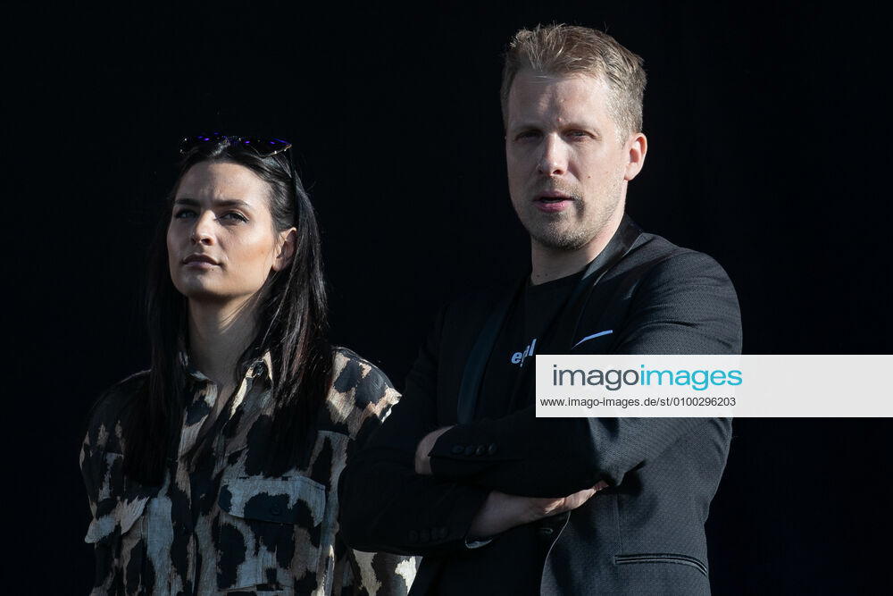 Hannover, 07.05.2020, Hannover Concerts startet Veranstaltungsprogramm , Autokultur, in Zeiten von Corona. Bühne nach dem Vorbild eines Autokinos, die Pochers hier!, Amira und Oliver Pocher,