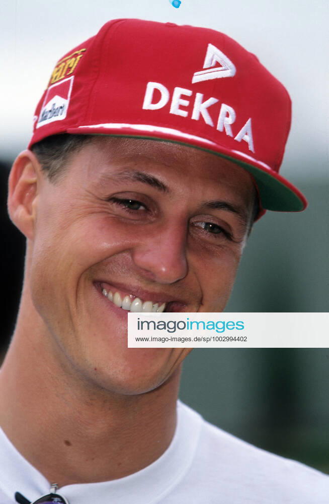 Michael Schuhmacher (li) in der Boxengasse bei der Formel 1 in Melbourne in Australien . Ralf Schuhmacher (li) mit Bruder Michael Schuhmacher (re) in der Boxengasse bei der Formel 1 in Melbourne in Australien .