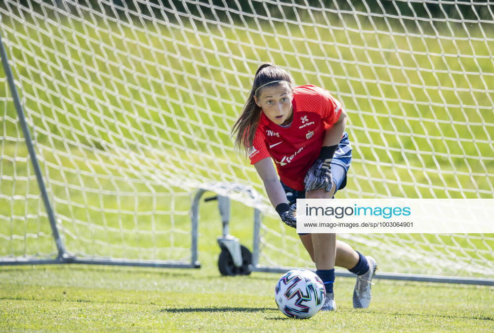 Goalkeeper Cecilie Haustaker Fiskerstrand of the Norwegian women?s national football team during a training session on June 8, 2021 in Borgholm. Photo: Suvad Mrkonjic BILDBYRAN COP 170 SM0076 fotboll football soccer fotball träning practice training norge norway dam bbeng