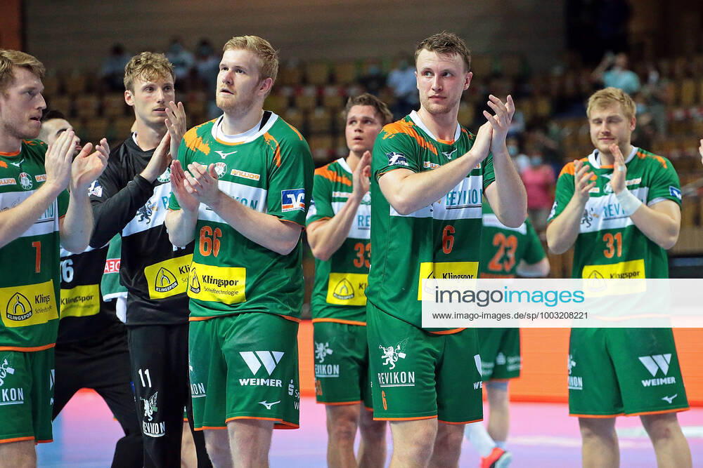Handball HBL, 1. Bundesliga, HSG Wetzlar - SC DHfK Leipzig Die Spieler der HSG Wetzlar bejubeln den 29:26 Sieg gegen Leipzig. Wetzlar Rittal-Arena Hessen Deutschland (DE)