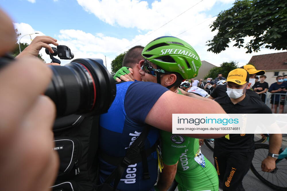 British Mark Cavendish of Deceuninck - Quick-Step and his teammates celebrate after winning the sixth stage of the 108th edition of the Tour de France cycling race, 160,6km from Tours to Chateauroux, France, . This year s Tour de France takes place from 26 June to 18 July 2021. POOLxDAVIDxSTOCKMAN x3024885x
