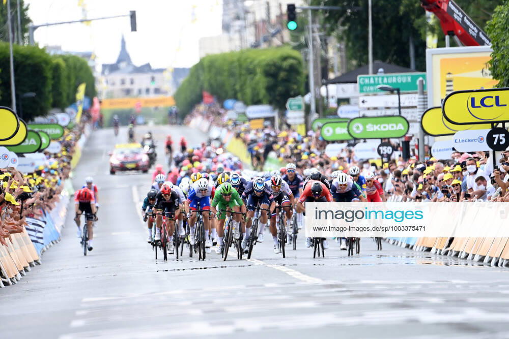 British Mark Cavendish of Deceuninck - Quick-Step celebrates as he crosses the finish line to win the mass sprint at the finish of the sixth stage of the 108th edition of the Tour de France cycling race, 160,6km from Tours to Chateauroux, France, Thursday 01 July 2021. This year s Tour de France takes place from 26 June to 18 July 2021. PETExGODING x3024915x