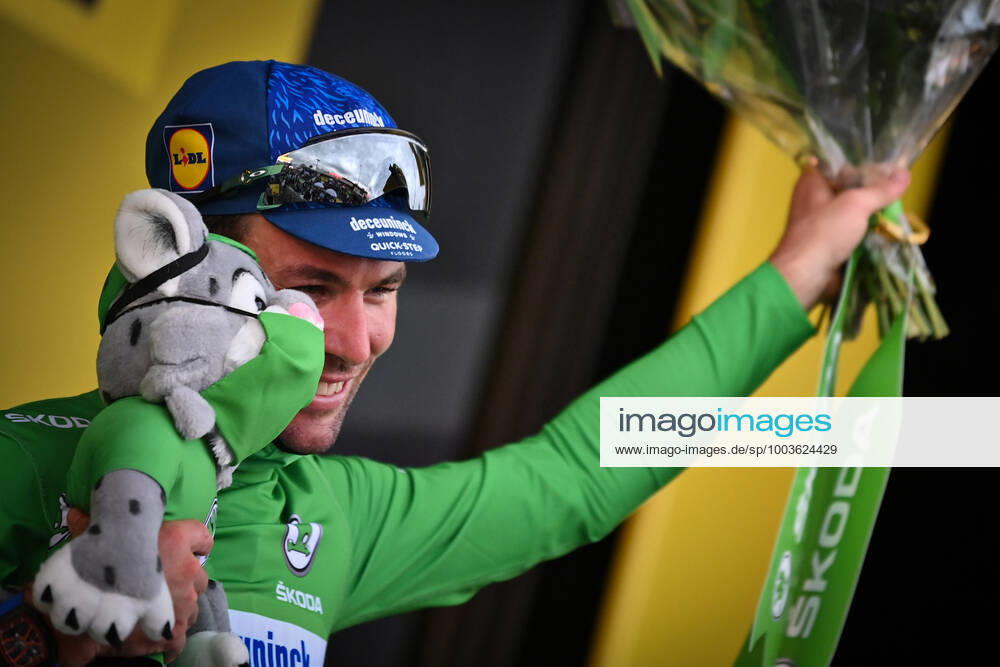British Mark Cavendish of Deceuninck - Quick-Step celebrates on the podium in the green jersey of leader in the sprint ranking after stage 10 of the 108th edition of the Tour de France cycling race, 190,7 km from Albertville to Valence, France, Tuesday 06 July 2021. This year s Tour de France takes place from 26 June to 18 July 2021. DAVIDxSTOCKMAN x3028190x