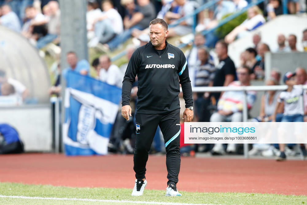 Fussball Testspiel, MSV Neuruppin - Hertha BSC Berlin, v.l. Pal Dardai (Hertha, Trainer) Neuruppin