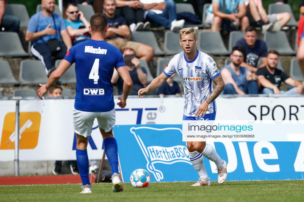 Fussball Testspiel, MSV Neuruppin - Hertha BSC Berlin, v.l. Arne Arne Maier (Hertha) (Hertha) Neuruppin