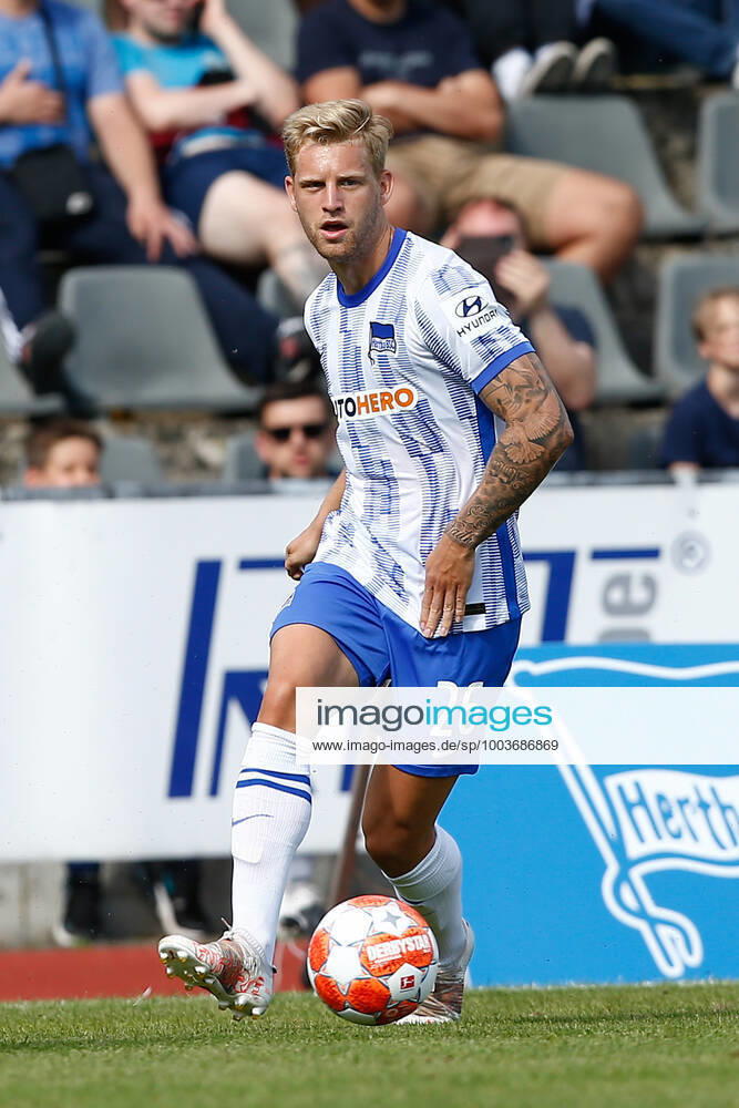 Fussball Testspiel, MSV Neuruppin - Hertha BSC Berlin, v.l. Arne Arne Maier (Hertha) (Hertha) Neuruppin