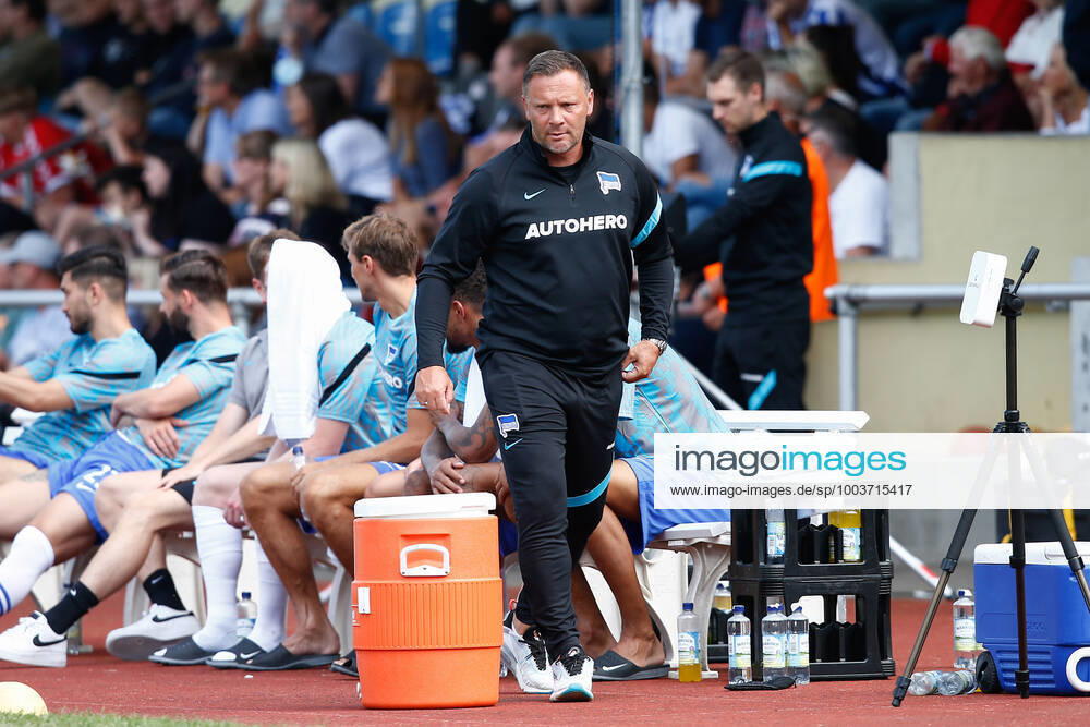 Fussball Testspiel, MSV Neuruppin - Hertha BSC Berlin, v.l. Pal Dardai (Hertha, Trainer) Neuruppin