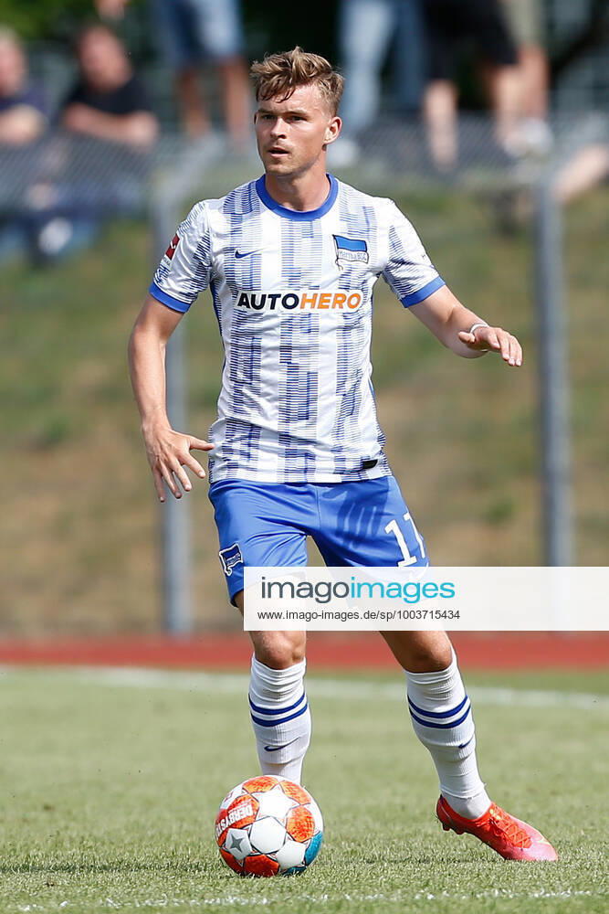 Fussball Testspiel, MSV Neuruppin - Hertha BSC Berlin, v.l. Maximilian Mittelstaedt (Hertha, 17) Freisteller, Einzelbild, Ganzkoerper, single frame Neuruppin