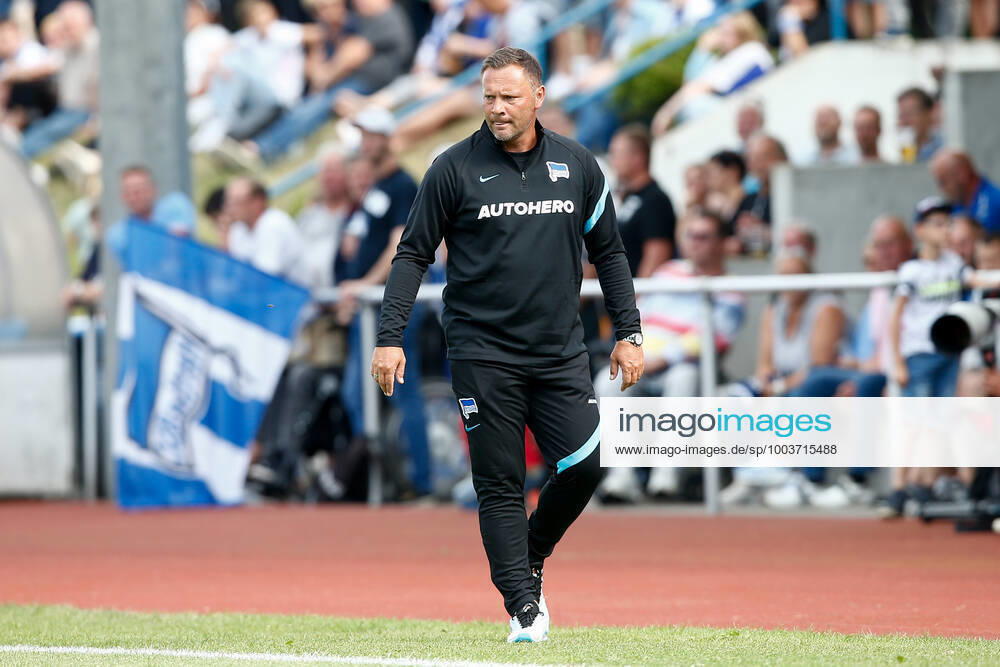 Fussball Testspiel, MSV Neuruppin - Hertha BSC Berlin, v.l. Pal Dardai (Hertha, Trainer) Neuruppin