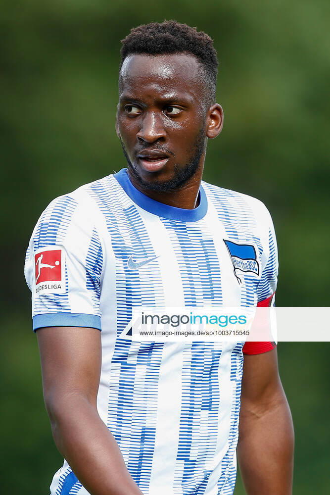 Fussball Testspiel, MSV Neuruppin - Hertha BSC Berlin, v.l. Dodi Lukebakio (Hertha, 11) mit Kapitaensbinde, Kapitaen, Oberkoerper, Portrait, Portraet, Einzelbild Neuruppin