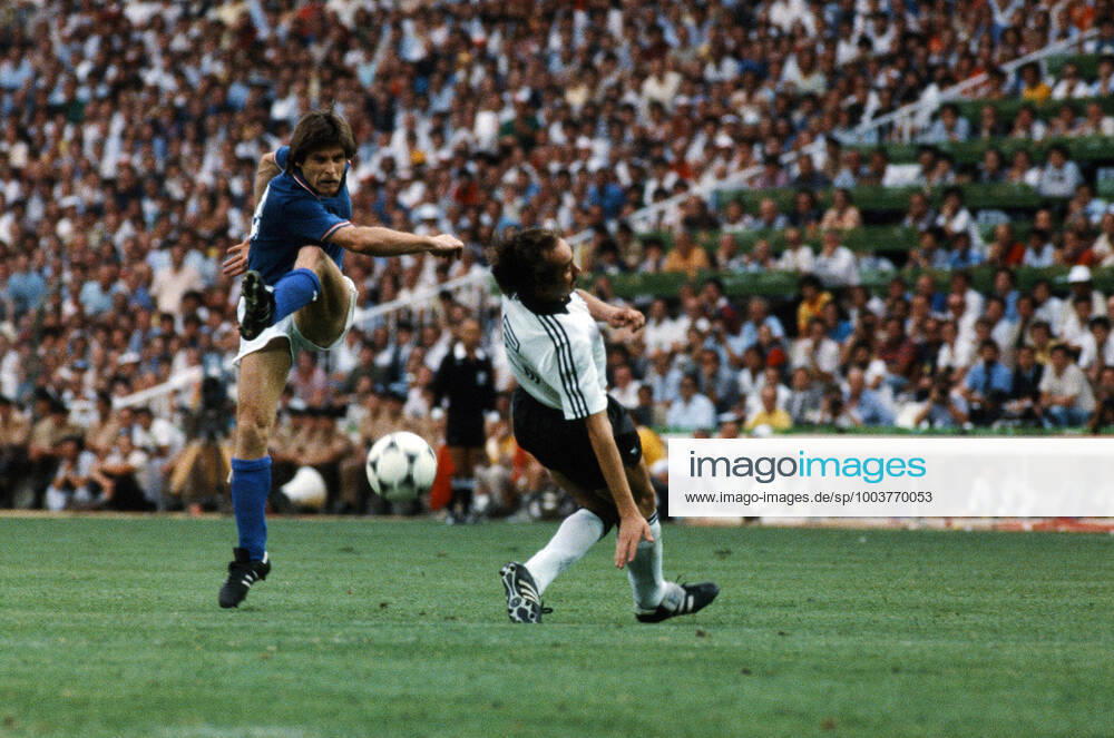 Italien - Deutschland Spanien, Madrid, 11.07.1982, Fussball, FIFA WM 1982 in Spanien, Finale, Italien - BRD Deutschland (DFB) (3:1): v.l. Gabriele Oriali (Italien), Uli Stielike (Deutschland).