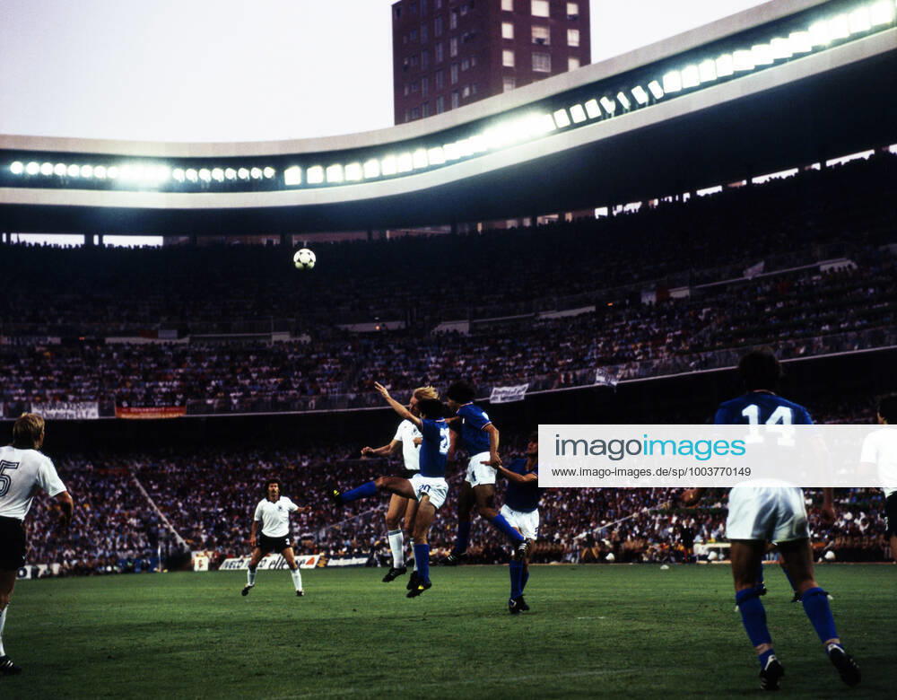 Italien - Deutschland Spanien, Madrid, 11.07.1982, Fussball, FIFA WM 1982 in Spanien, Finale, Italien - BRD Deutschland (DFB) (3:1): v.l. Horst Hrubesch (Deutschland), Paolo Rossi, Antonio Cabrini, Fulvio Collovati (alle Italien).