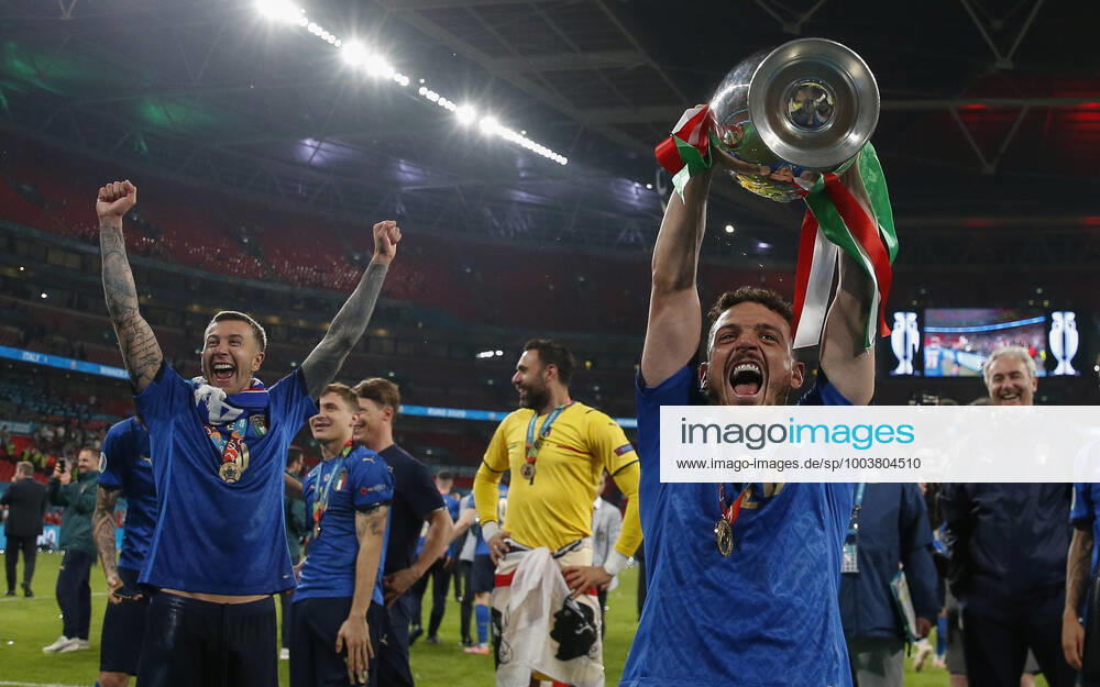 (210712) -- LONDON, July 12, 2021 -- Players of Italy celebrate after winning the final between England and Italy at the UEFA EURO, EM, Europameisterschaft,Fussball 2020 in London, Britain, on July 11, 2021. ) (SP)BRITAIN-LONDON-FOOTBALL-UEFA EURO 2020-FINAL HanxYan