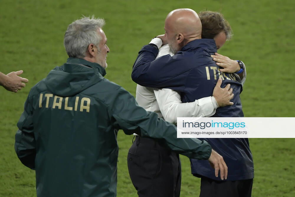 Roberto Mancini coach of Italy and Gianluca Vialli celebrate the victory at the end of the UEFA EURO, EM, Europameisterschaft,Fussball 2020 Final football match between Italy and England at Wembley stadium in London (England), July 11th, 2021. Photo Andrea Staccioli Insidefoto andreaxstaccioli