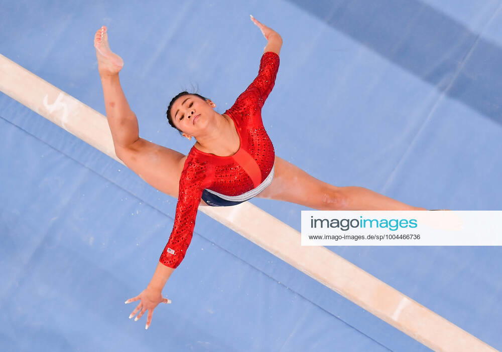 (210728) -- TOKYO, July 28, 2021 -- Sunisa Lee of the United States competes in the balance beam of the artistic gymnastics women s team final at the Tokyo 2020 Olympic Games, Olympische Spiele, Olympia, OS in Tokyo, Japan, July 27, 2021. ) (TOKYO2020)XHTP-JAPAN-TOKYO-OLY-ARTISTIC GYMNASTICS-WOMEN S TEAM-FINAL ChengxMin