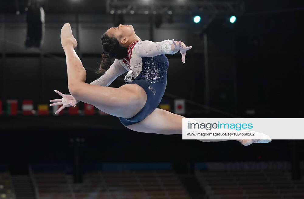 (210729) -- TOKYO, July 29, 2021 -- Sunisa Lee of the United States competes in the balance beam competition of the artistic gymnastics women s all-around final at the Tokyo 2020 Olympic Games, Olympische Spiele, Olympia, OS in Tokyo, Japan, July 29, 2021. ) (TOKYO2020)JAPAN-TOKYO-OLY-ARTISTIC GYMNASTICS-WOMEN S ALL-AROUND ChengxMin
