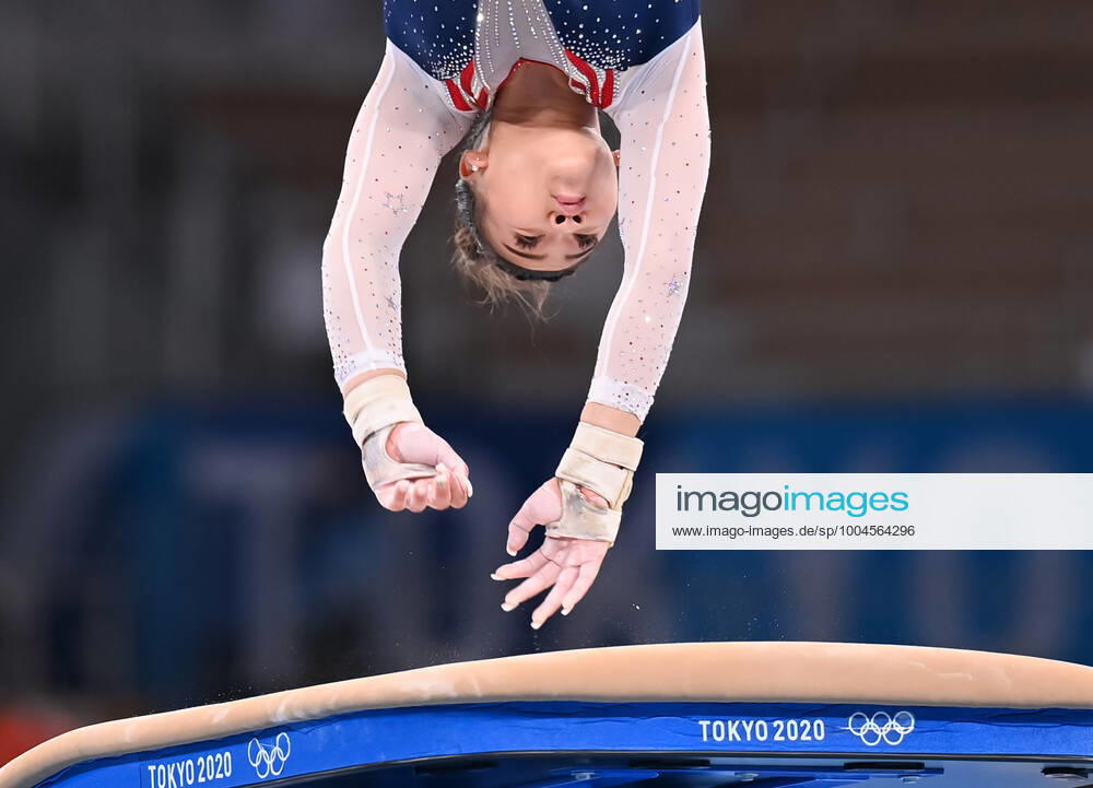 (210729) -- TOKYO, July 29, 2021 -- Sunisa Lee of the United States competes in the vault competition of the artistic gymnastics women s all-around final at the Tokyo 2020 Olympic Games, Olympische Spiele, Olympia, OS in Tokyo, Japan, July 29, 2021. ) (TOKYO2020)JAPAN-TOKYO-OLY-ARTISTIC GYMNASTICS-WOMEN S ALL-AROUND ChengxMin