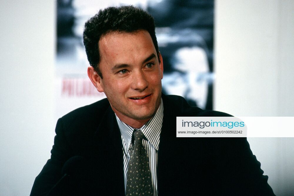 20 Portrait: Tom Hanks, Schauspieler, bei der Pressekonferenz zu dem Film Philadelphia bei Internationale Berliner Filmfestspiele 1994, Kinoschauspieler, Filmschauspieler, Filmstar, Kinostar, Hollywoodstar, preisgekrönt, Oscar-Gewinner, Film, Kino, NUR REDAKTIONELLE NUTZUNG Berlin Deutschland, Germany